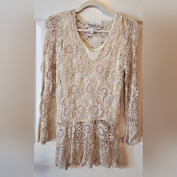 Hand Crochet Lace Tunic Blouse in Cream - Picture 2 of 6